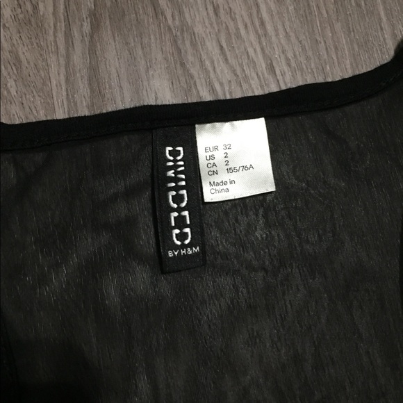 H&M Dividend Tank Top - Picture 2 of 5